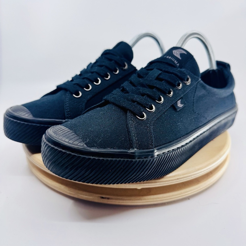 Cariuma OCA Low Shoes Mens 8.5 Womens 10 Canvas Sneaker EUC black
